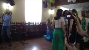 Веселые танцы на свадьбе с Порой изобилия