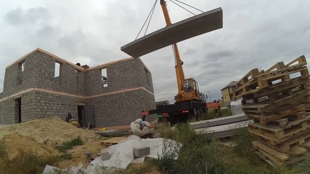 Монтаж плит и армопояса второго этажа смотреть онлайн