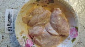 Картофель с куриными бедрами в духовке