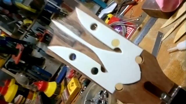 Делаем "тризуб" на пере грифа гитары. (покраска) смотреть онлайн