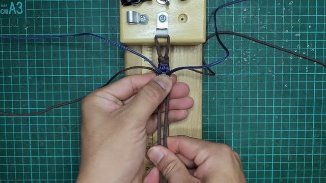 HOW TO MAKE TARANTULA BAR KNOT PARACORD BRACELET WITHOUT SHACKLE, EASY PARACORD TUTORIAL . смотреть онлайн