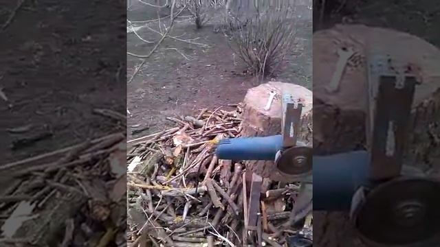 Измельчитель веток из болгарки.