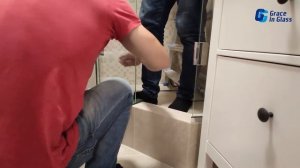 Монтаж душевой трапеции с распашными дверьми