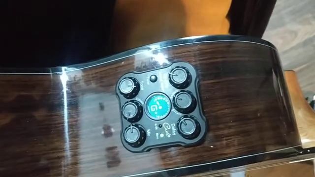 Обзор на гитарный Трансакустический звукосниматель (со встроенными эффектами) смотреть онлайн