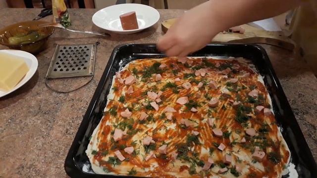 ВКУСНАЯ ПИЦЦА / В ДУХОВКЕ С КОЛБАСОЙ И СЫРОМ / на тонком тесте / ВКУСНЯШКИ
