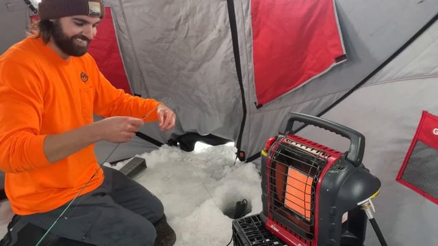 Ice Camping For Lake Trout During a Severe Snow Storm (Big Fish) смотреть онлайн