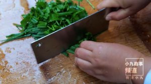 婆婆第一次做魔芋豆腐，鄰居奶奶一起幫忙，過程又驚又喜 | Grandma's first time making konnyaku tofu