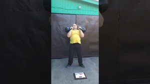 ЖИМ ДВУХ ГИРЬ  40КГ+40КГ СТОЯ НА 20РАЗ