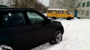 suzuki grand vitara 2.0 AT snow off road