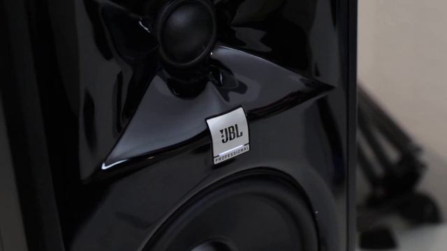 JBL 305P MK II vs KRK Rokit 6 G3 - audio test , sound demo смотреть онлайн