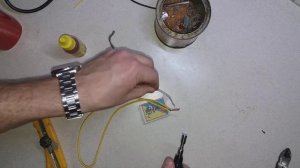 Паяем (лудим) скрутку при помощи горелки