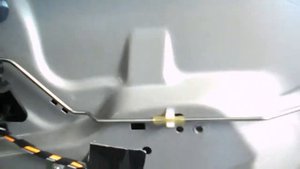 гранта = стук тяг в двери при езде