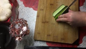 Салат из консервированной горбуши и зелёного горошка. Новогодний стол 2022!