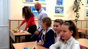ЧЬЯ КОМАНДА ПРОДУЛА?? Челлендж- собери пиццу по буквам!