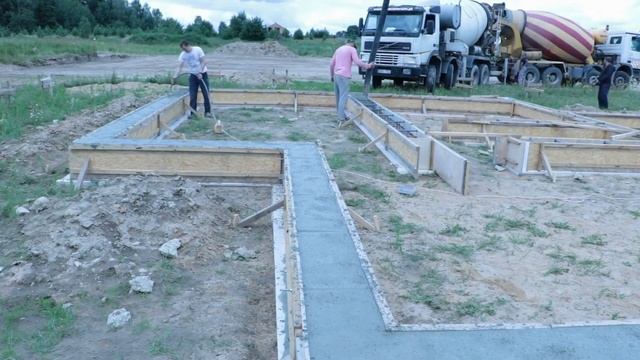 Заливка бетоном - Фундамент своими руками !!! Свайно   ростверковый фундамент -Ленточная опалубка