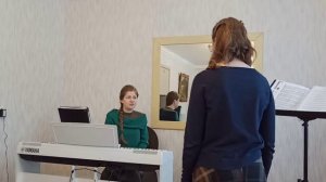 Урок вокала. Как найти "точку". Правильная певческая позиция головы