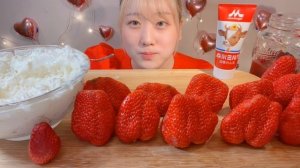 ASMR 50万人ありがとう でかほっぺ苺にホイップもりもり?Big Strawberry Whipped Cream【日本語字幕】【咀嚼音/ Mukbang/ Eating Sounds】