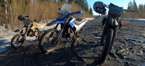 ОТКРЫТИЕ МОТОСЕЗОНА 2023 ПАРНЫЙ ДРИФТ НА ЭНДУРО МОТОЦИКЛАХ чо за тяги бархатные тяги