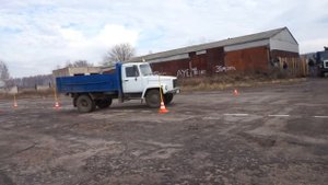 Выполнение упражнения Змейка грузового автомобиля