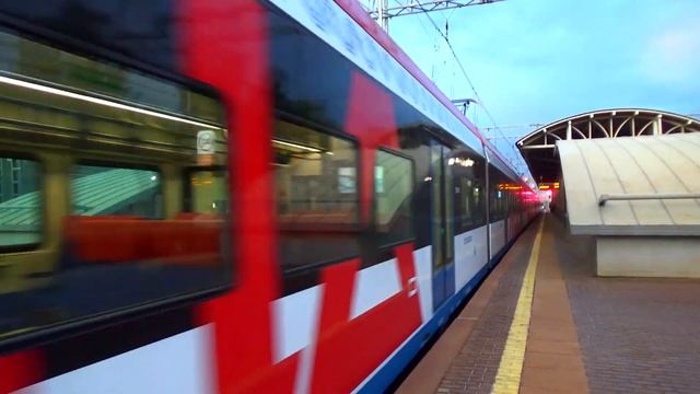 Встреча двух Усовских электропоездов ЭГ2ТВ-031 и ЭГ2ТВ-036 "ИВОЛГА 2.0" на Рабочем Посёлке смотреть онлайн