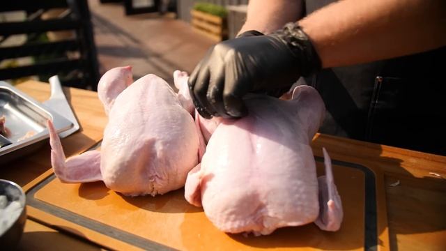 Не маринуйте! Курица гриль получится очень сочная благодаря этому девайсу. смотреть онлайн