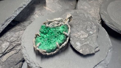 Кулон с малахитом