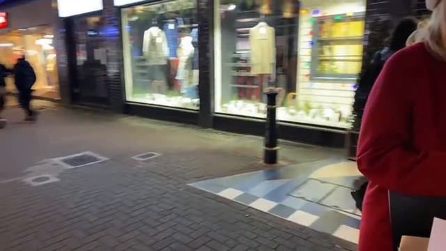 Лондон готовится к Рождеству (как всегда раньше времени) смотреть онлайн