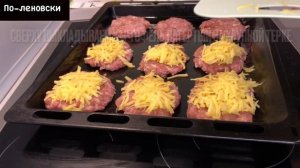 Стожки из фарша с маринованным огурчиком,тертым картофелем и сыром под майонезом.