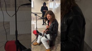 Курт Кобейн поет песню Летова