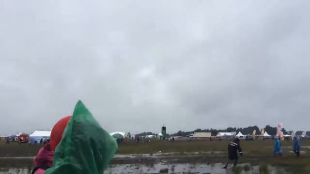 Нашествие 2017 Люди купаются в грязи Самое грязное нашествие Выбраться с нашествия!!!