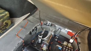 ВАЗ 2111. Ставим доп. уплотнитель багажника. Чиним пневму.