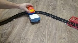 Синий трактор, машинки с прицепом и рисовые зернышки..mp4