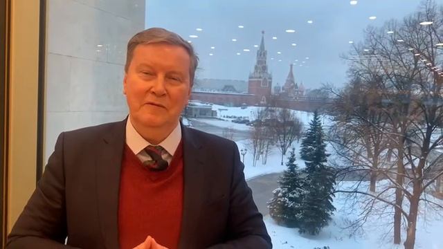 Нилов Олег Анатольевич, депутат государственной думы, поздравляет ГУАП