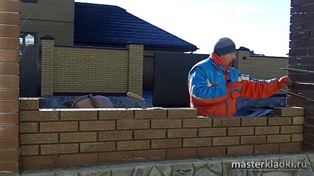 Кирпичная кладка в 1/2 кирпича с двухсторонней расшивкой - [© masterkladki]