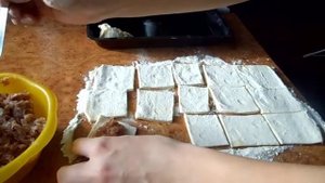 Треугольники и конвертики из слоеного теста с фаршем. Быстро, просто и вкусно!