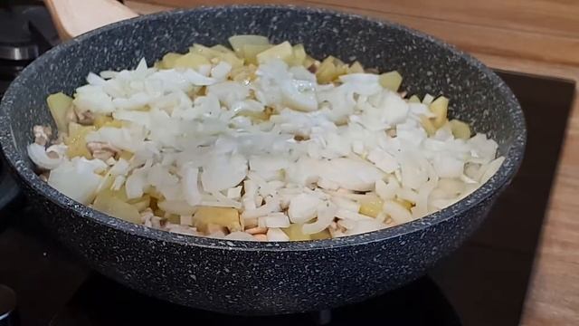 Как я жарю картофель с шампиньонами! Идеальная Жареная картошка с шампиньонами и луком на ужин