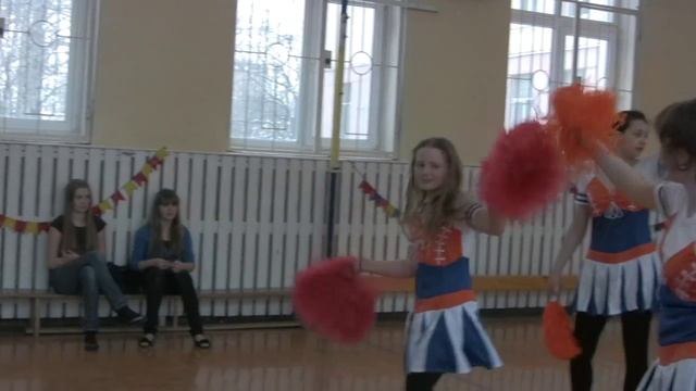 Beginning cheerleaders. Начинающие черлидеры.