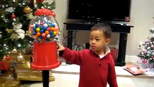 Автомат в подарок на Новый год смотреть онлайн