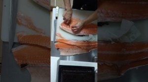 СЕМГА. КАК РАЗДЕЛИТЬ  СЕМГУ#ЛОСОСЬ # SALMON #форель семга баликини осон кесиш усули