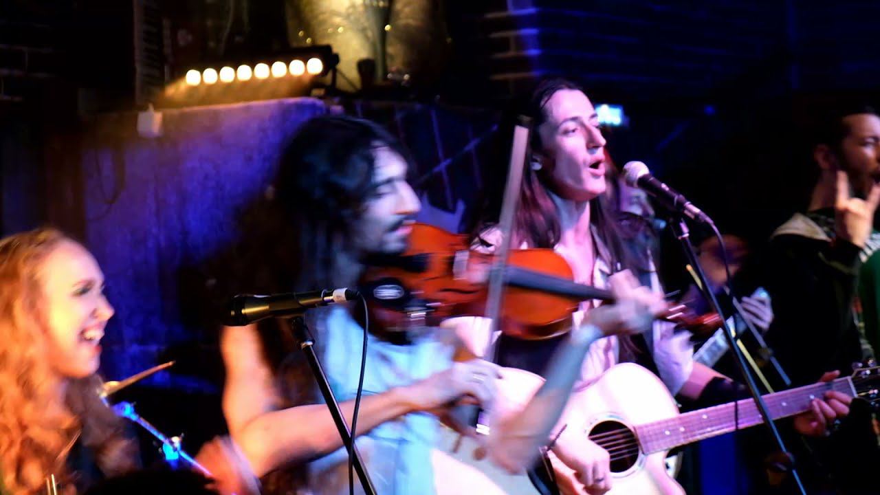 Капитан О'Мар на концерте в Гластонберри 19 марта 2021 смотреть онлайн