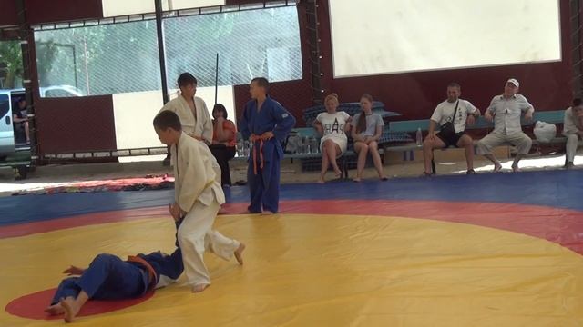 Мельничук Артем, Обертий Оксана . Комбинация приёмов. Летние сборы. База "Шурави" 8 июля 2016 смотреть онлайн