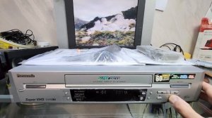 VIDEOREGISTRATORE SUPER VHS PANASONIC NV-HS820 NUOVO CON PELLICOLE DOTAZIONE COMPLETA INTROVABILE!!