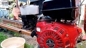 Мотоблок, 15 сильный мотор три литра съел.