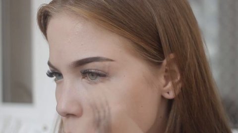 БРОВИ В ДОМАШНИХ УСЛОВИЯХ ДЛЯ 2017 ГОДА | ИДЕАЛЬНАЯ ФОРМА | КАК ВЫЩИПЫВАТЬ ПИНЦЕТОМ