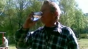 вот так алкаши пьют водку