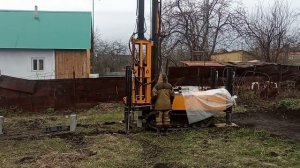 Забивка железобетонных свай 150х150мм длинной 3м под фундамент каркасного дома