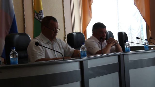 Чиновника отчитали за детский лепет. Вольск.28.08.2017 смотреть онлайн