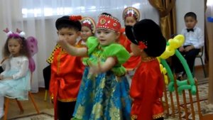 8 марта в детском саду песня "Семечки"