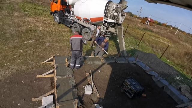 Заливка фундамента бетоном М-250 4 куба. смотреть онлайн