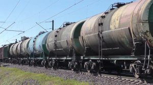 Электровозы ВЛ80С-2653 и ВЛ80С с грузовыми поездами